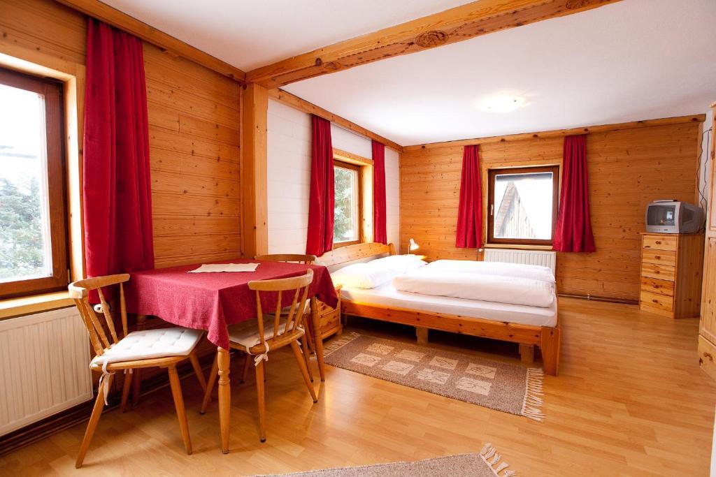 Gasthof - Pension Oedsteinblick Johnsbach Værelse billede